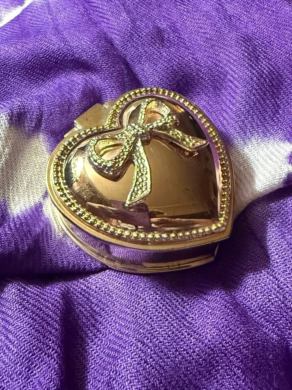 Gold Heart Jewelry Trinket Box with Bow Accent - Elegant Jewelry Organizer